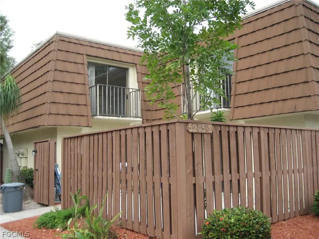 5245 Cedarbend Drive Fort Myers FL 33919