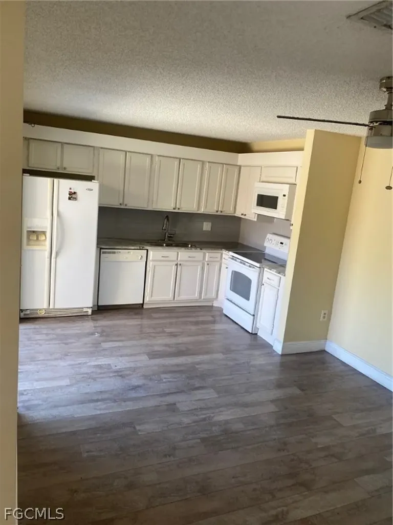 5245 Cedarbend Drive Fort Myers FL 33919