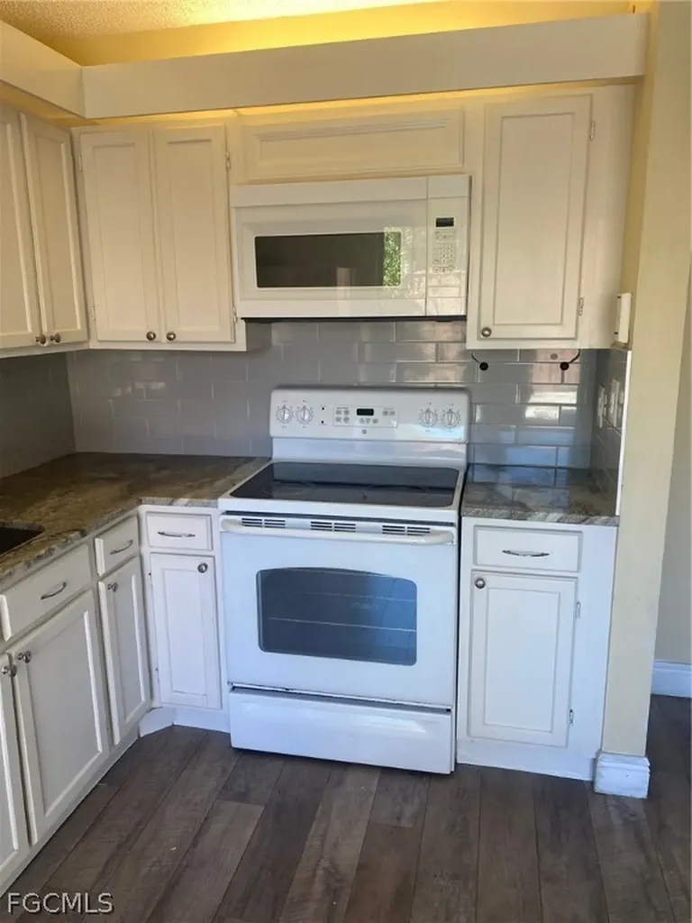 5245 Cedarbend Drive Fort Myers FL 33919