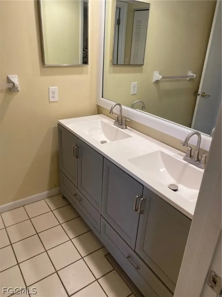 5245 Cedarbend Drive Fort Myers FL 33919