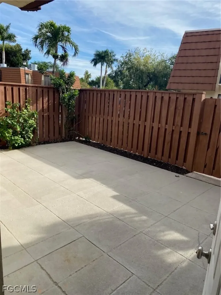 5245 Cedarbend Drive Fort Myers FL 33919