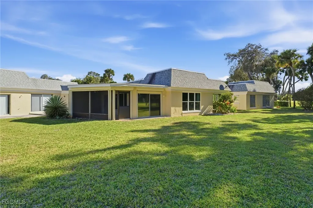 4 E Greens Circle Lehigh Acres FL 33936