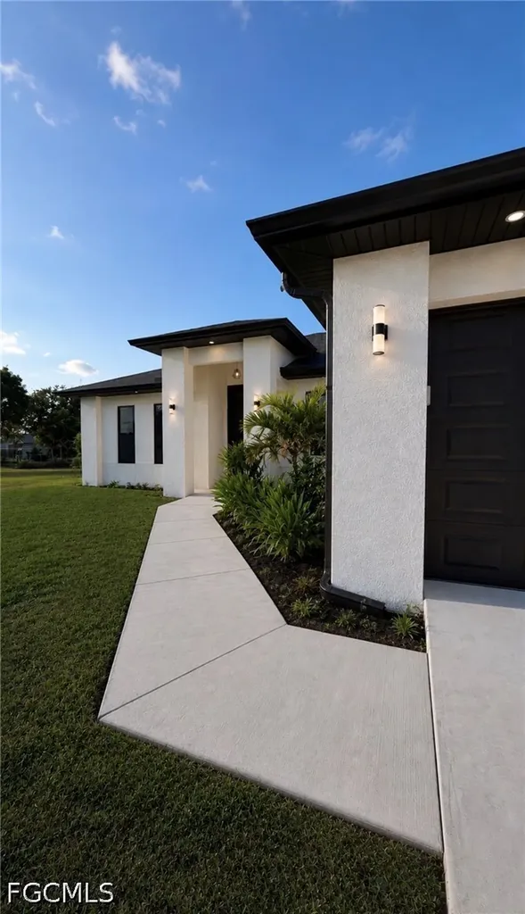 2124 NE 28th Street Cape Coral FL 33909