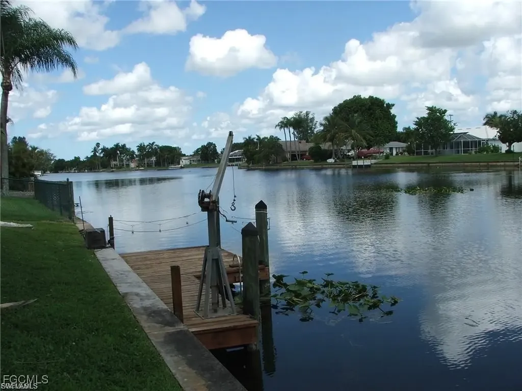613 SE 21st Street Cape Coral FL 33990