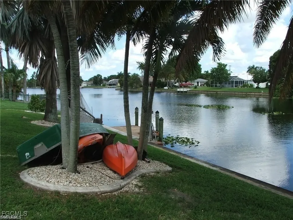 613 SE 21st Street Cape Coral FL 33990