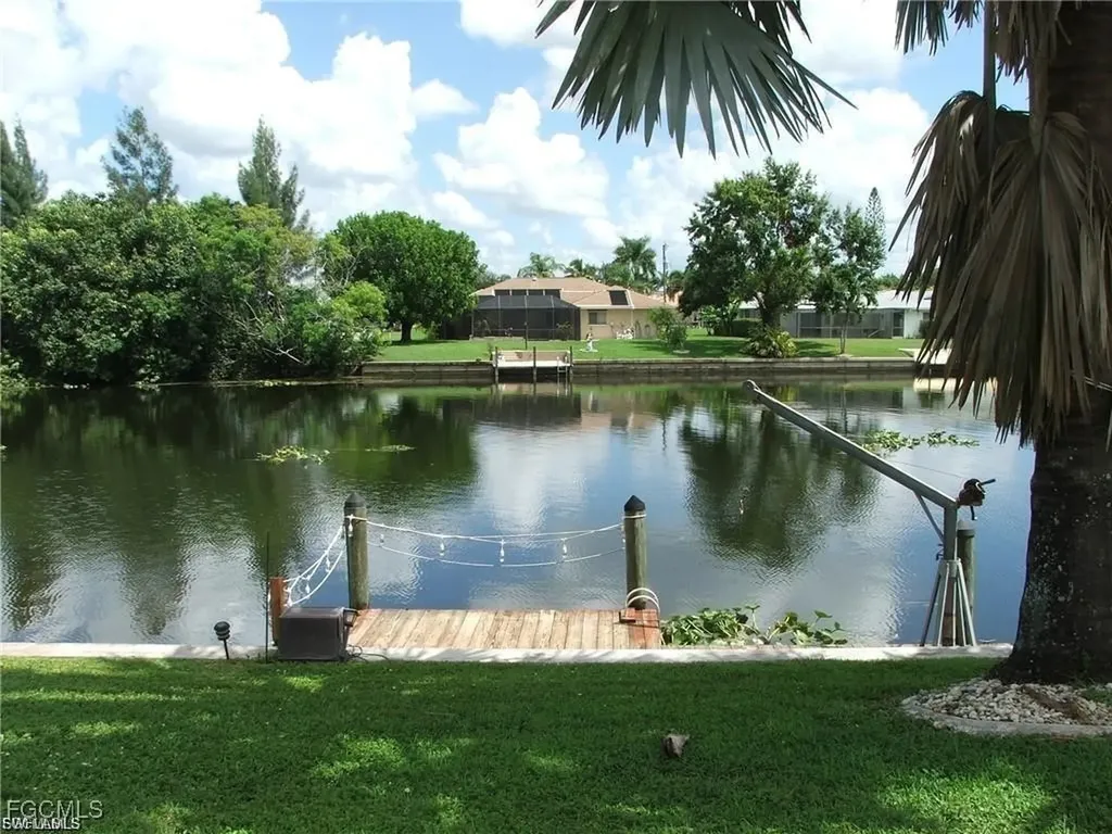 613 SE 21st Street Cape Coral FL 33990