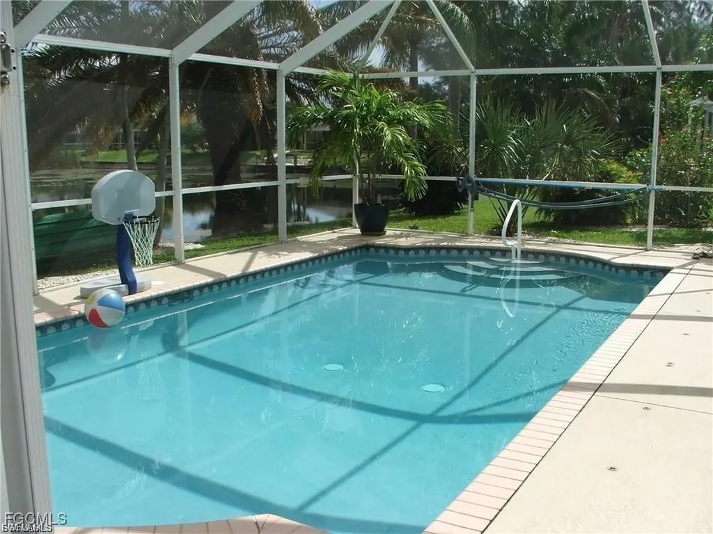 613 SE 21st Street Cape Coral FL 33990