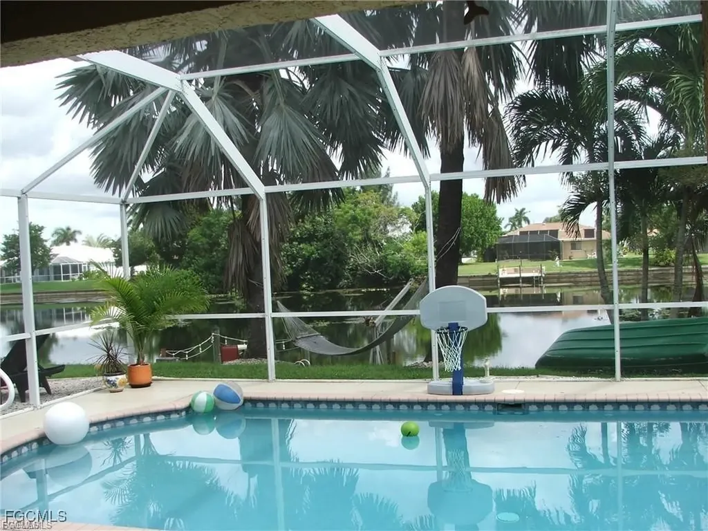 613 SE 21st Street Cape Coral FL 33990