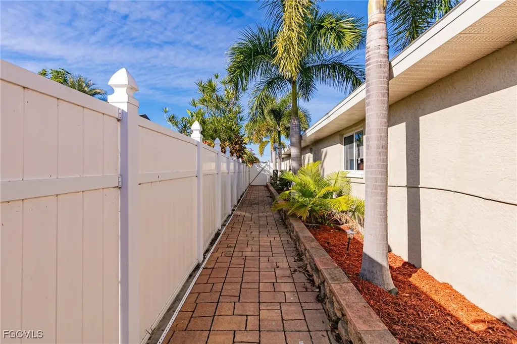2308 Everest Parkway Cape Coral FL 33904
