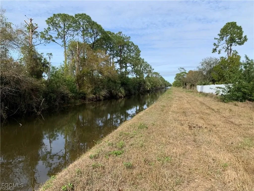 4947 28th Street SW Lehigh Acres FL 33973