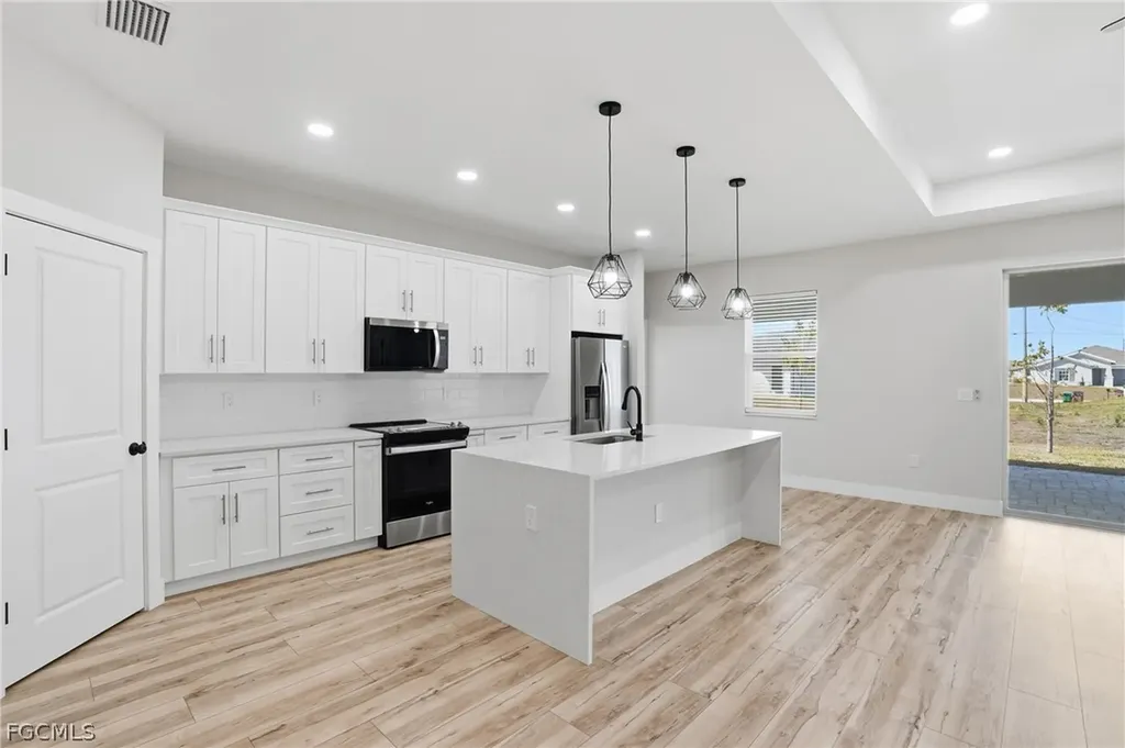 3020 NW 6th Avenue Cape Coral FL 33993