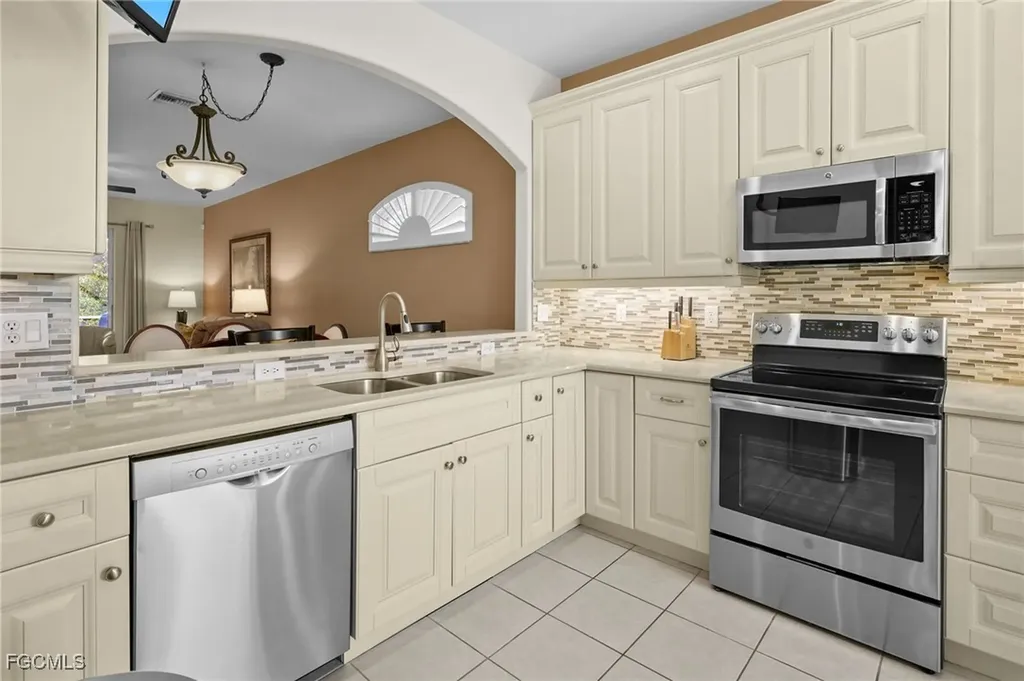 8103 Woodridge Pointe Drive Fort Myers FL 33912