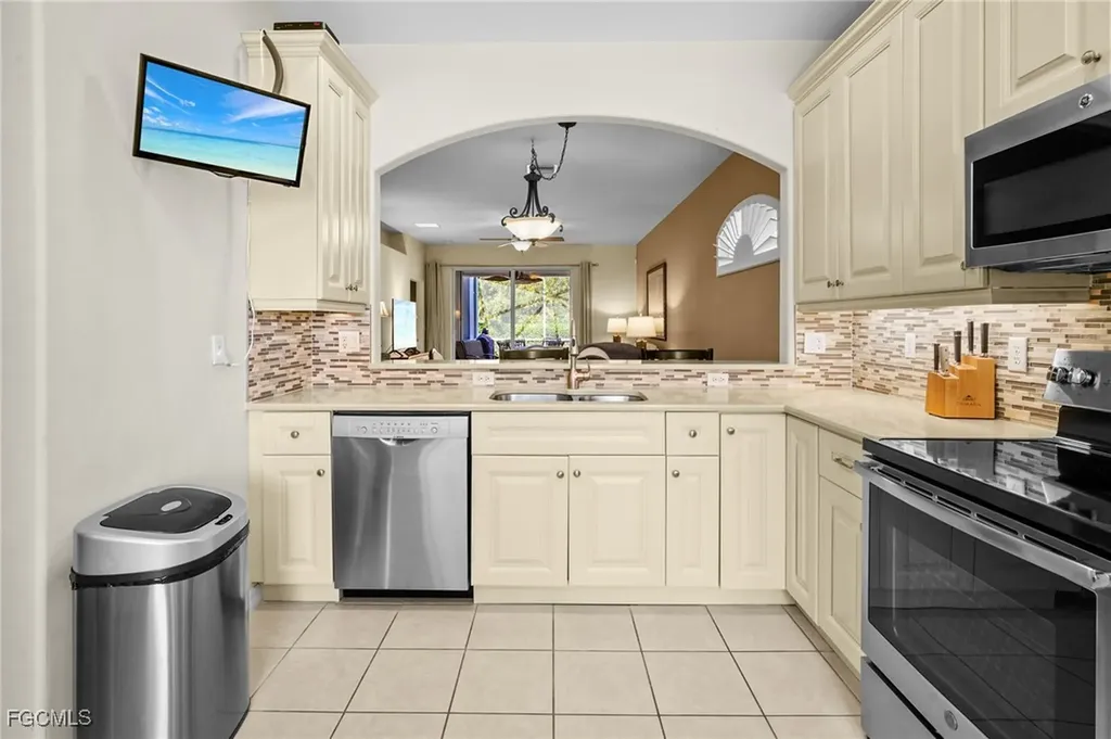 8103 Woodridge Pointe Drive Fort Myers FL 33912