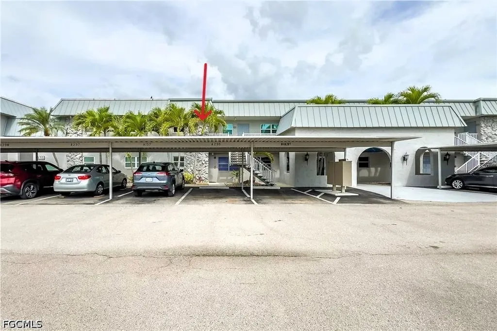 Fort Myers FL, 6777 Winkler Road, Unit 236