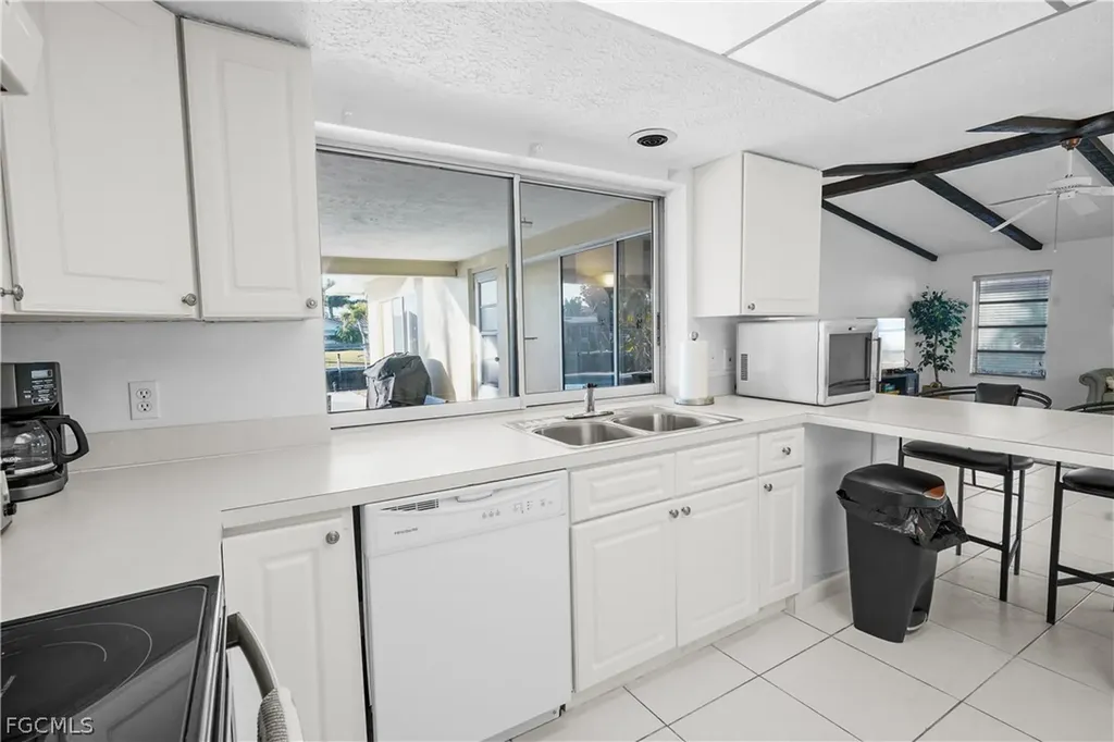 818 Monticello Court Cape Coral FL 33904
