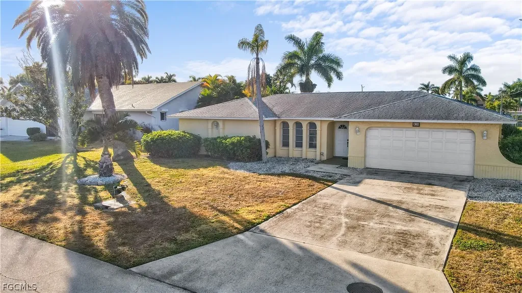 818 Monticello Court Cape Coral FL 33904