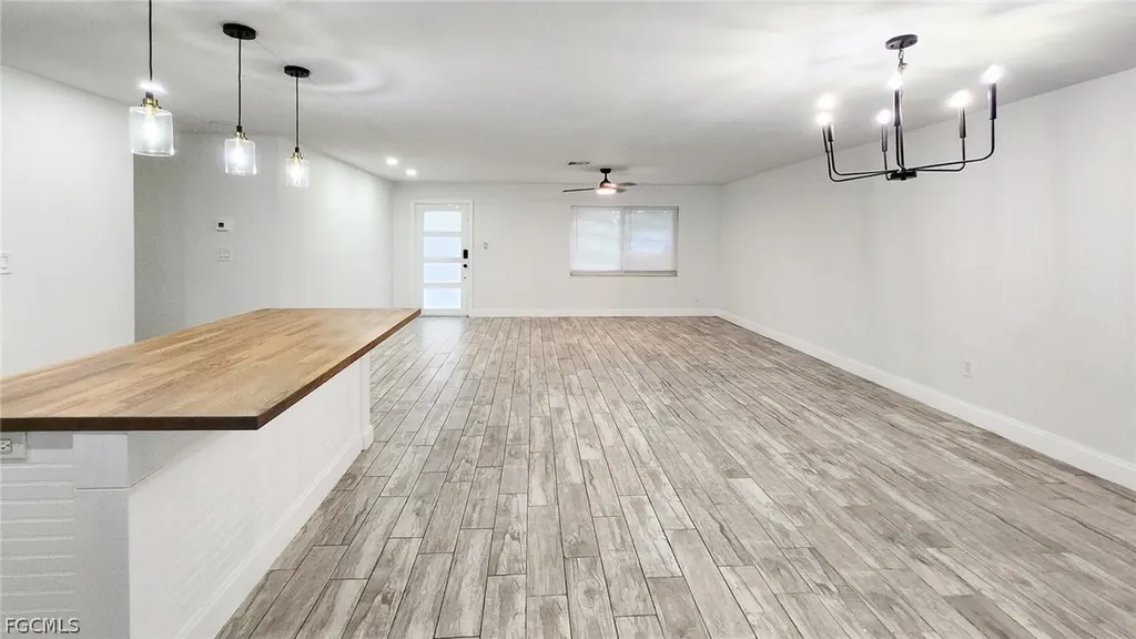 2431 Welch Street Fort Myers FL 33901