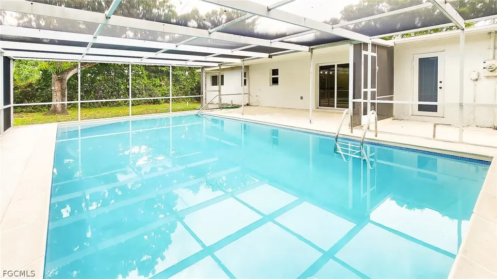 2431 Welch Street Fort Myers FL 33901