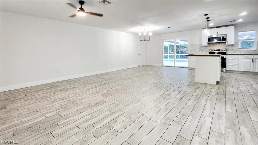 2431 Welch Street Fort Myers FL 33901