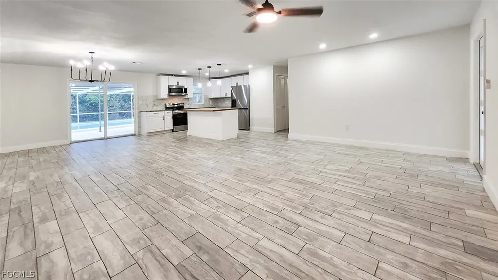 2431 Welch Street Fort Myers FL 33901