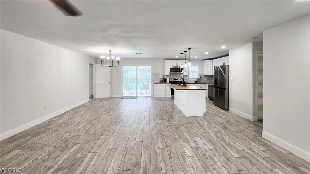2431 Welch Street Fort Myers FL 33901
