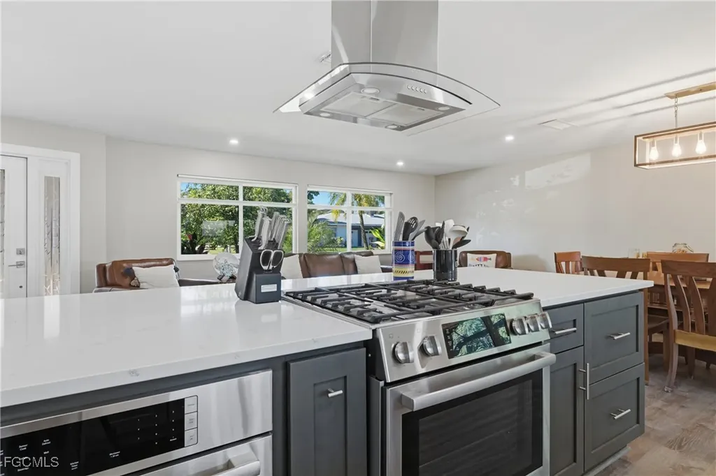 6807 Azalea Lane Fort Myers FL 33919
