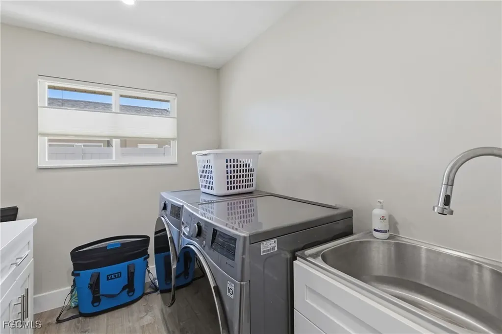 6807 Azalea Lane Fort Myers FL 33919