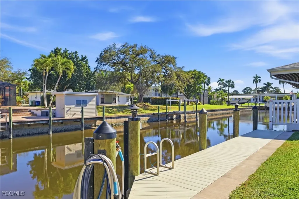 6807 Azalea Lane Fort Myers FL 33919