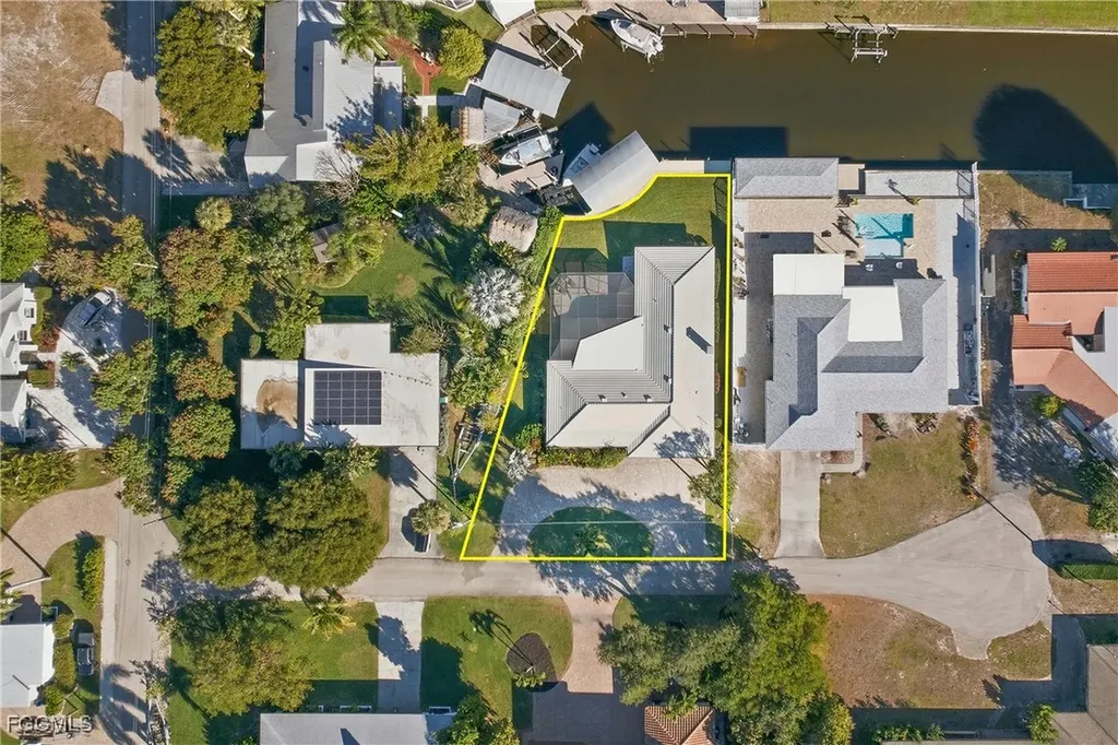 6807 Azalea Lane Fort Myers FL 33919