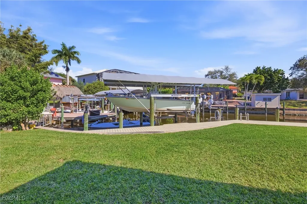 6807 Azalea Lane Fort Myers FL 33919