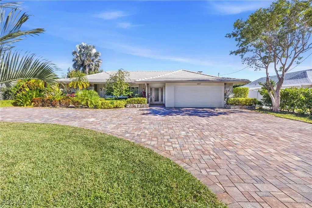 6807 Azalea Lane Fort Myers FL 33919