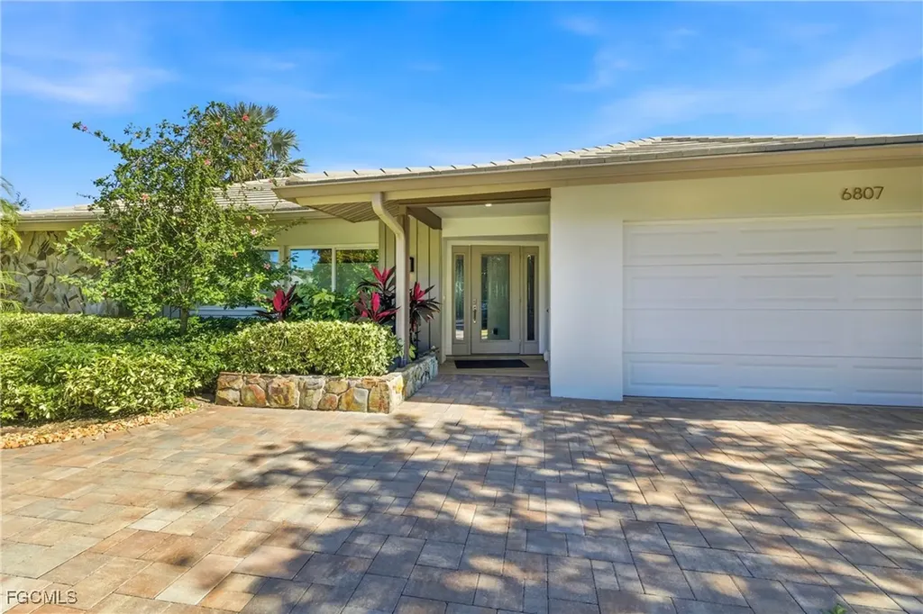 6807 Azalea Lane Fort Myers FL 33919