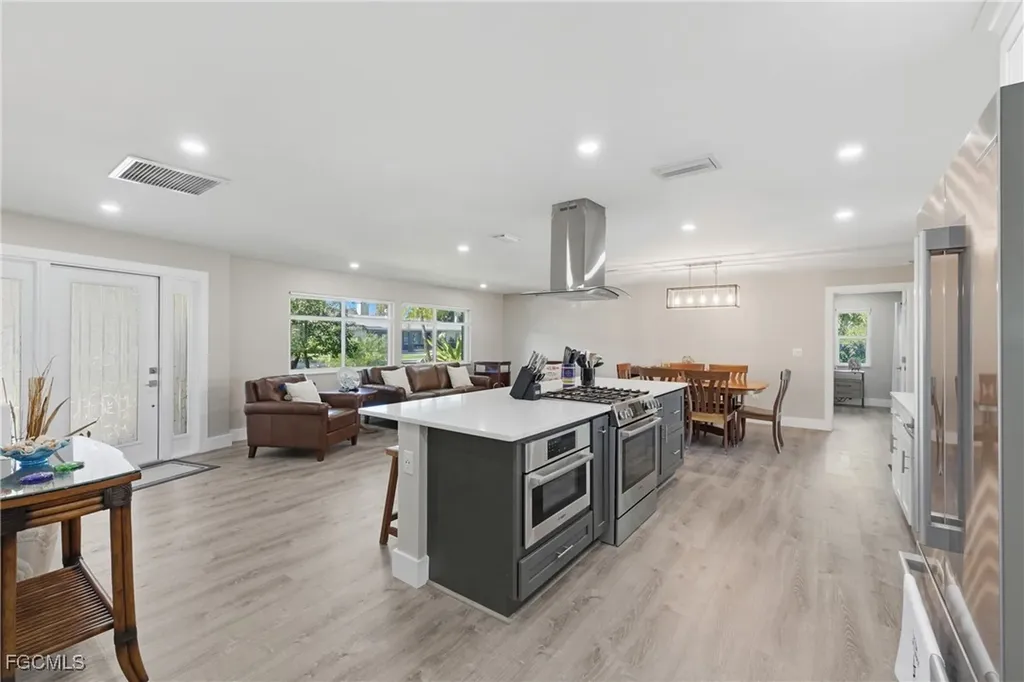 6807 Azalea Lane Fort Myers FL 33919