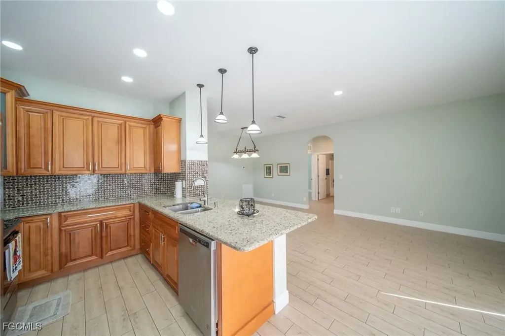 2122 SW 29th Terrace Cape Coral FL 33914