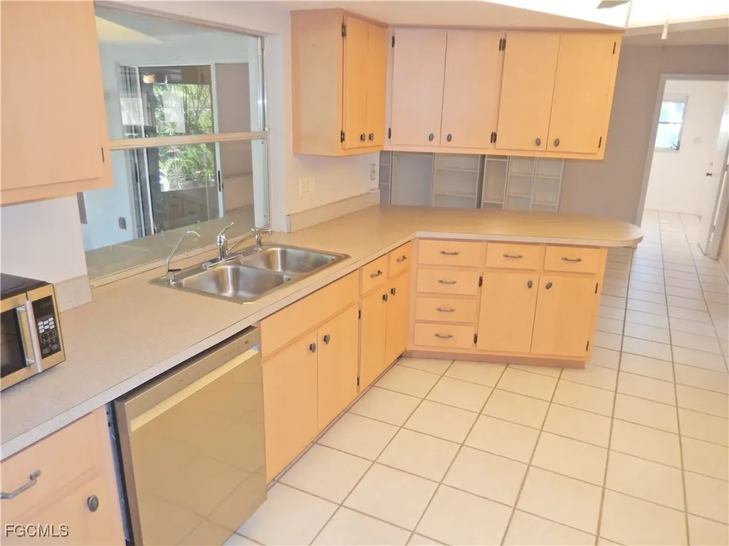 229 SE 46th Lane Cape Coral FL 33904