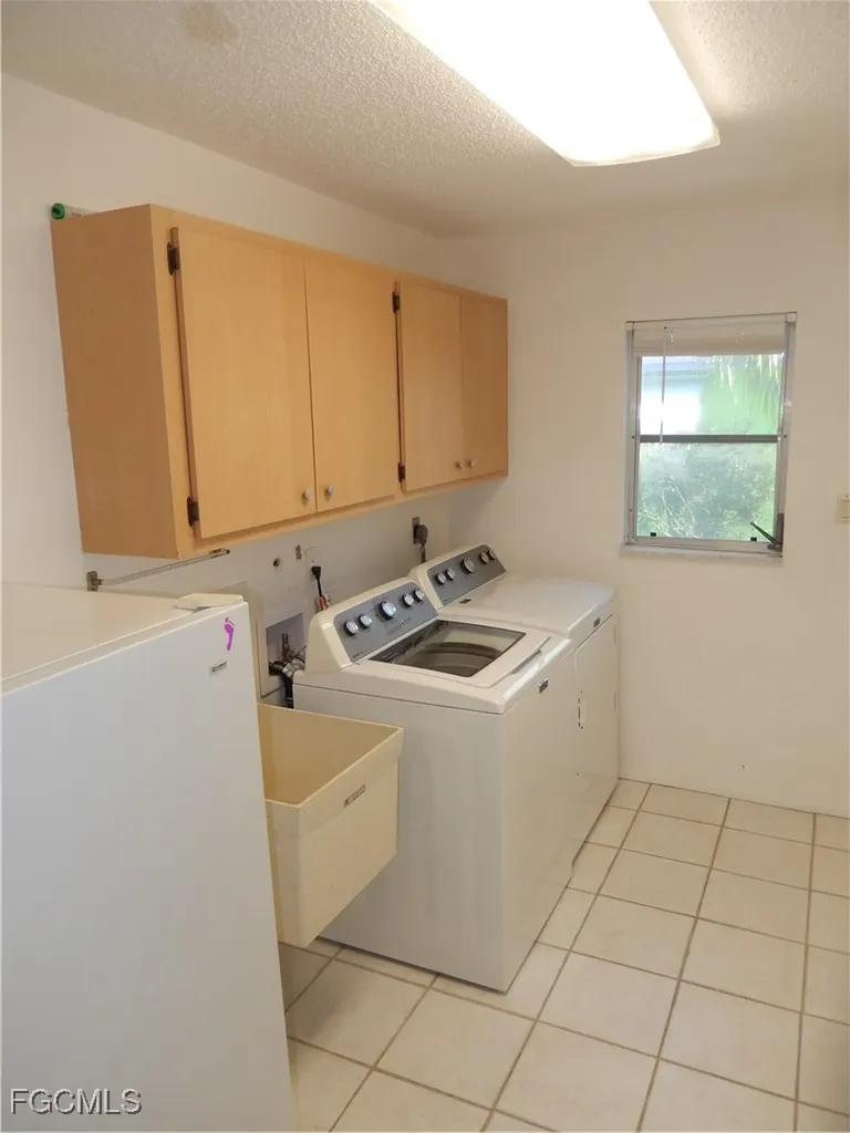 229 SE 46th Lane Cape Coral FL 33904