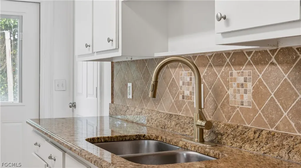 939 Bluebird Street Naples FL 34104