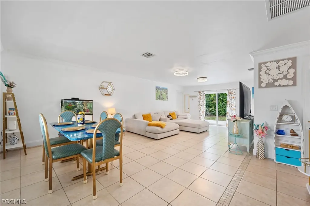 939 Bluebird Street Naples FL 34104