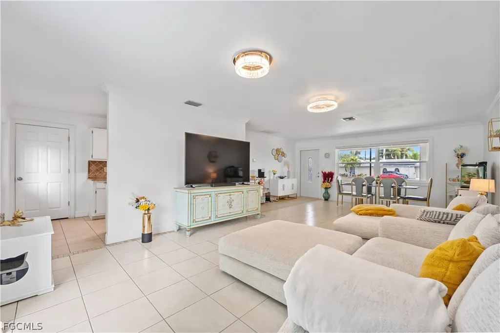 939 Bluebird Street Naples FL 34104