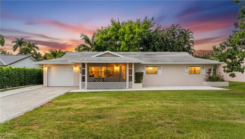 939 Bluebird Street Naples FL 34104