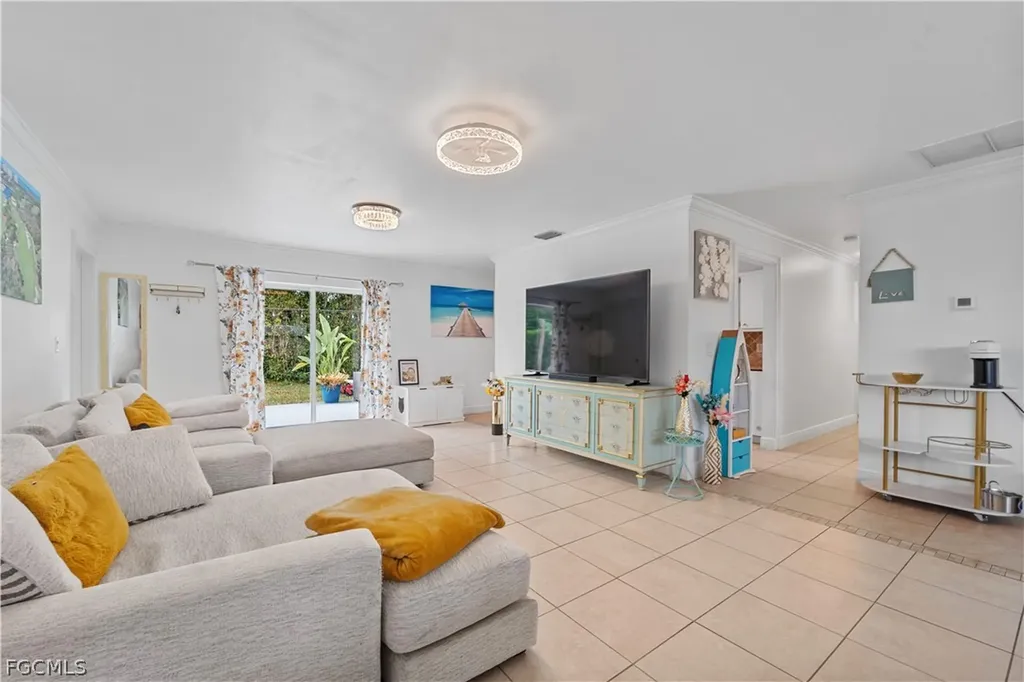 939 Bluebird Street Naples FL 34104
