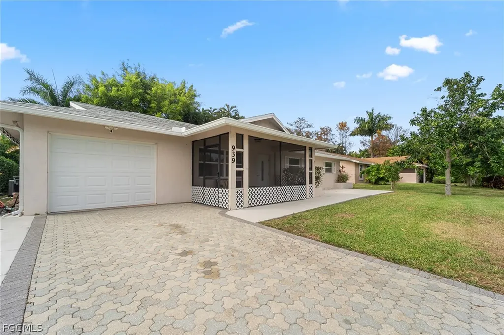 939 Bluebird Street Naples FL 34104