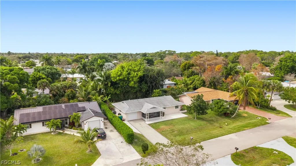 939 Bluebird Street Naples FL 34104