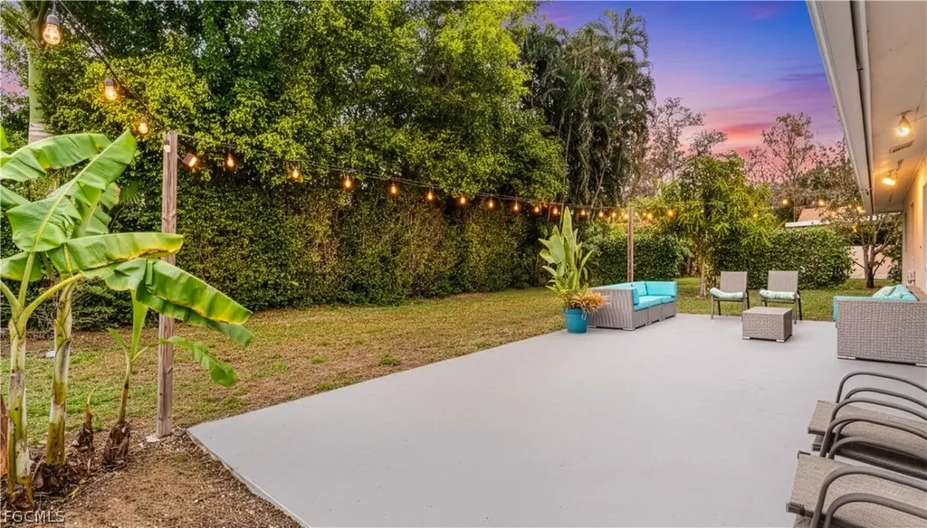 939 Bluebird Street Naples FL 34104
