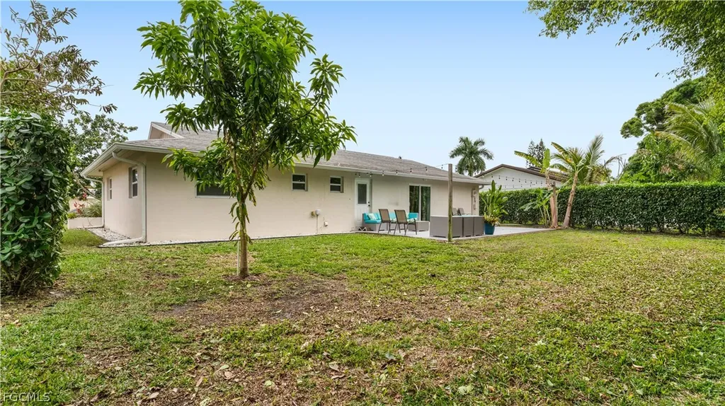 939 Bluebird Street Naples FL 34104