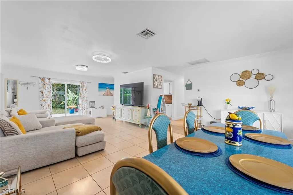 939 Bluebird Street Naples FL 34104