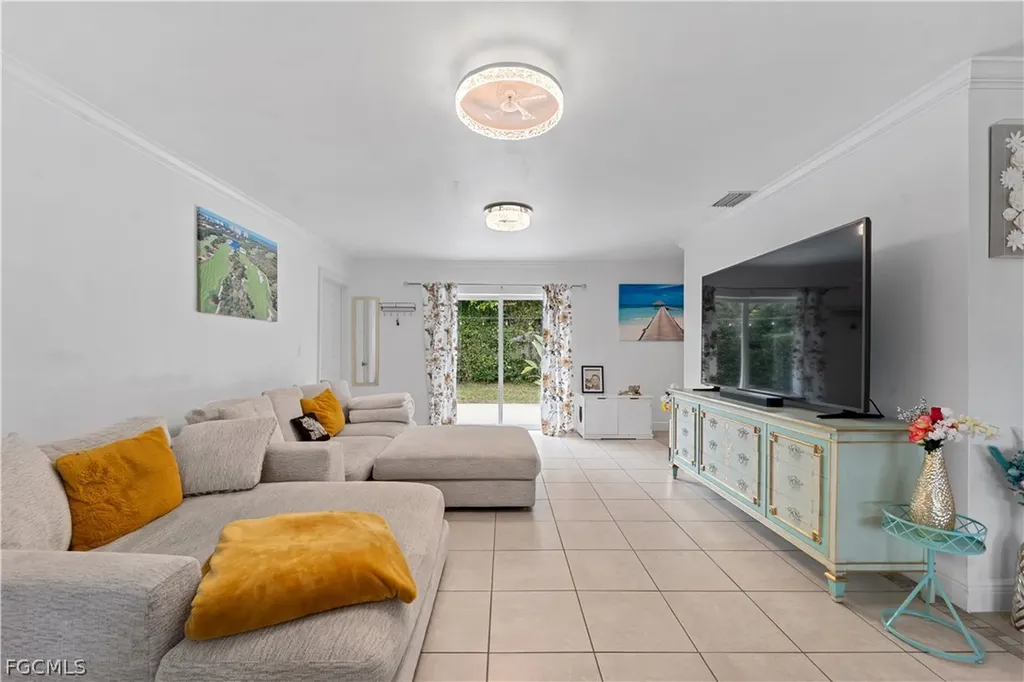 939 Bluebird Street Naples FL 34104