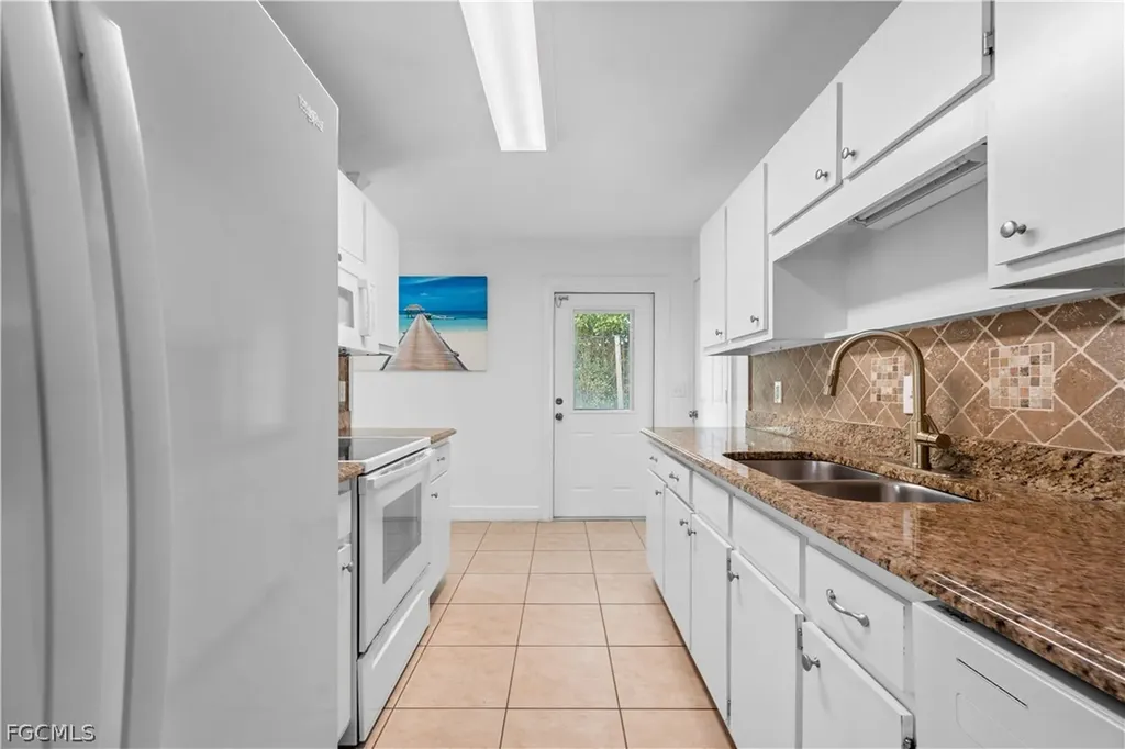 939 Bluebird Street Naples FL 34104