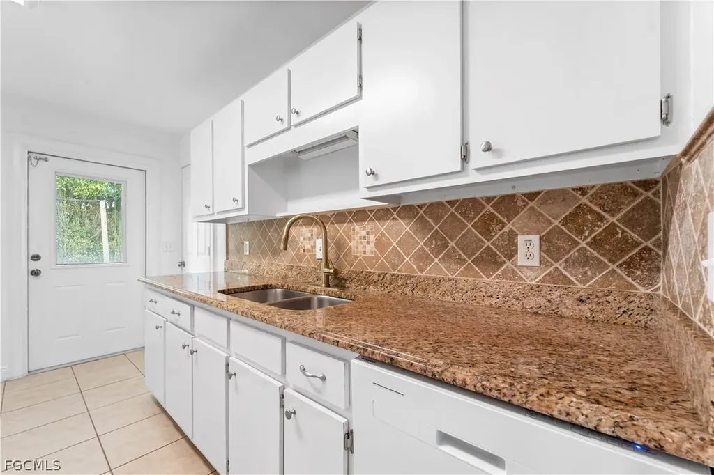 939 Bluebird Street Naples FL 34104