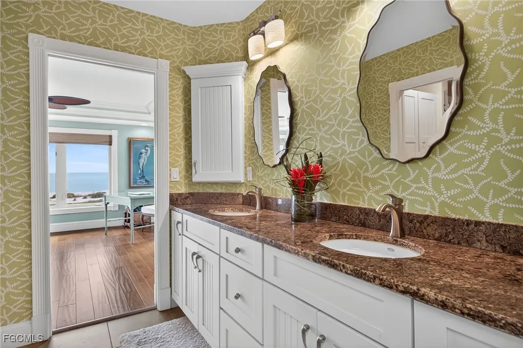 431 Bella Vista Way E Sanibel FL 33957